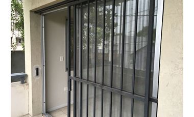 Monoambiente en alquiler, con balcón con parrilla