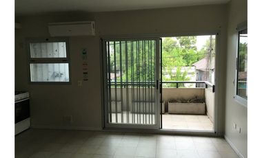 Monoambiente en alquiler, con balcón con parrilla