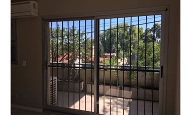 Monoambiente en alquiler, con balcón con parrilla