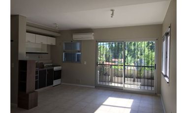 Monoambiente en alquiler, con balcón con parrilla