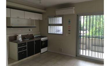 Monoambiente en alquiler, con balcón con parrilla