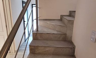 VENTA CASA 4 AMBIENTES CON COCHERA EN QUILMES
