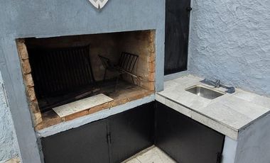 VENTA CASA 4 AMBIENTES CON COCHERA EN QUILMES