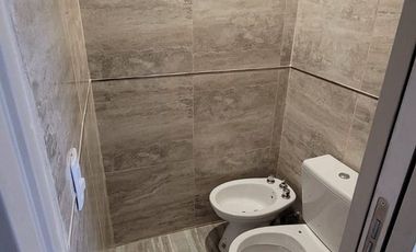 VENTA CASA 4 AMBIENTES CON COCHERA EN QUILMES