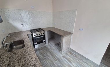 VENTA CASA 4 AMBIENTES CON COCHERA EN QUILMES