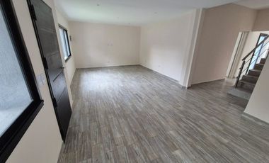 VENTA CASA 4 AMBIENTES CON COCHERA EN QUILMES