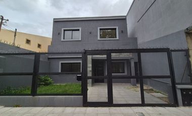 VENTA CASA 4 AMBIENTES CON COCHERA EN QUILMES
