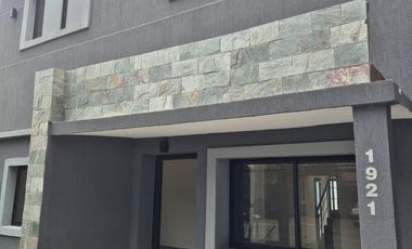 VENTA CASA 4 AMBIENTES CON COCHERA EN QUILMES
