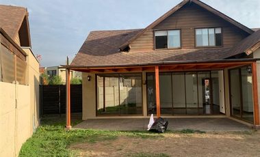 Casa en Arriendo en Condominio Los Poleros