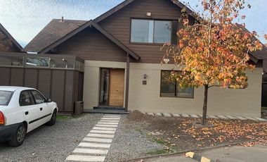 Casa en Arriendo en Condominio Los Poleros