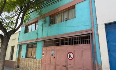 Casa en Venta en Oportunidad inversionistas: Propiedad industrial con uso mixto (Residencial/Bodegaje). Padre Orellana, Maule con Portugal
