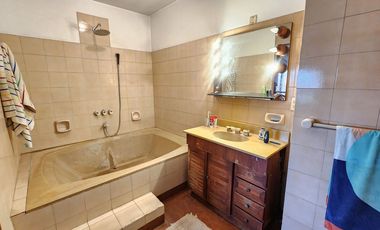 LOTE CON CASA 7 AMBIENTES EN VENTA MONTE GRANDE