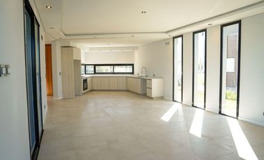 CASA EN VENTA A LA LAGUNA SAN SEBASTIAN