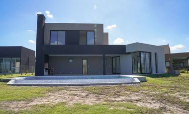 CASA EN VENTA A LA LAGUNA SAN SEBASTIAN