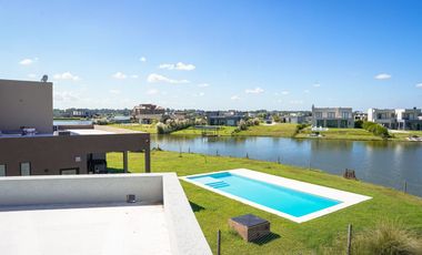 CASA EN VENTA A LA LAGUNA SAN SEBASTIAN