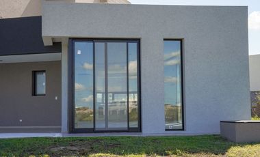 CASA EN VENTA A LA LAGUNA SAN SEBASTIAN