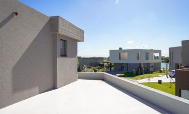 CASA EN VENTA A LA LAGUNA SAN SEBASTIAN