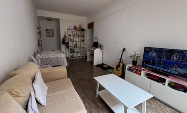 Departamento 2 ambientes con patio y baulera
