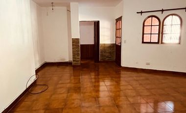 VENTA CASA 5AMB C/COCHERA O LOCAL EN LINIERS