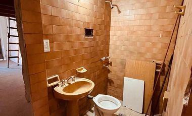 VENTA CASA 5AMB C/COCHERA O LOCAL EN LINIERS
