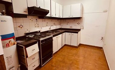 VENTA CASA 5AMB C/COCHERA O LOCAL EN LINIERS