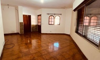 VENTA CASA 5AMB C/COCHERA O LOCAL EN LINIERS