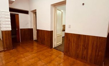 VENTA CASA 5AMB C/COCHERA O LOCAL EN LINIERS