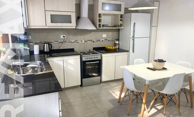 CASA EN UNA PLANTA CON IMPONENTE JARDIN Y PILETA