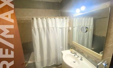CASA EN UNA PLANTA CON IMPONENTE JARDIN Y PILETA