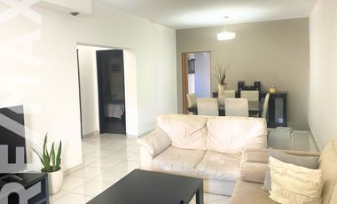 CASA EN UNA PLANTA CON IMPONENTE JARDIN Y PILETA