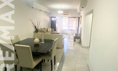 CASA EN UNA PLANTA CON IMPONENTE JARDIN Y PILETA