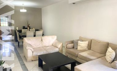 CASA EN UNA PLANTA CON IMPONENTE JARDIN Y PILETA