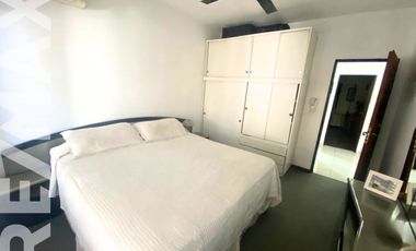 CASA EN UNA PLANTA CON IMPONENTE JARDIN Y PILETA