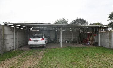 HERMOSA CASA CON 2 DORMITORIOS Y PATIO