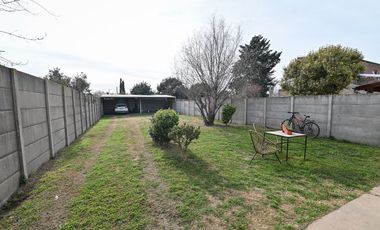 HERMOSA CASA CON 2 DORMITORIOS Y PATIO