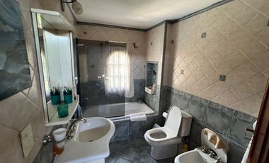 Casa venta Benavidez c/ pileta + depto lote 638 m2