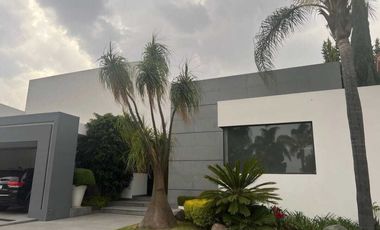 Hermosa Casa en Venta en los Encinos