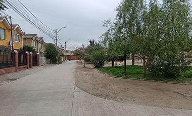 INIZIA PROPIEDADES VENDE LINDA CASA DE DOS PISOS EN BUIN