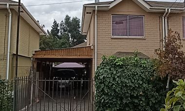 INIZIA PROPIEDADES VENDE LINDA CASA DE DOS PISOS EN BUIN