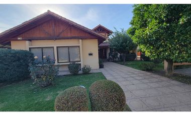 Venta casa Los Andes 4D 3B piscina, Condominio El Encanto