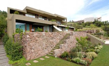 Casa en Arriendo en ESPECTACULAR EN VALLE ESCONDIDO