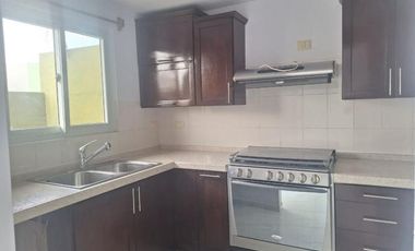 CASA EN VENTA EN PUERTA DE HIERRO