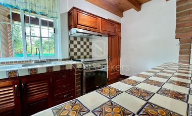 Casa en venta y renta de estilo rústico en Avándaro