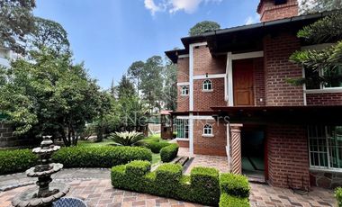 Casa en venta y renta de estilo rústico en Avándaro