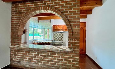 Casa en venta y renta de estilo rústico en Avándaro