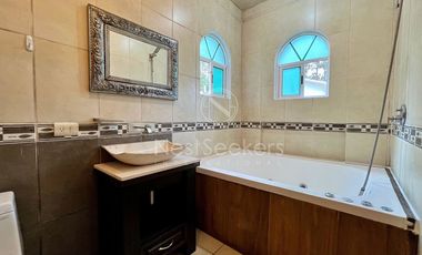 Casa en venta y renta de estilo rústico en Avándaro
