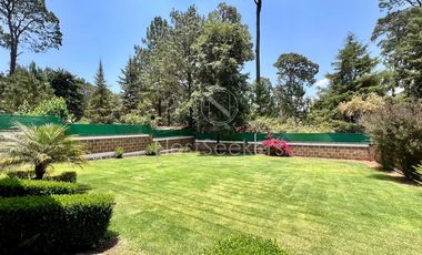 Casa en venta y renta de estilo rústico en Avándaro