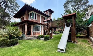 Casa en venta y renta de estilo rústico en Avándaro