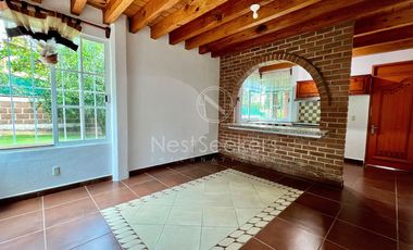 Casa en venta y renta de estilo rústico en Avándaro