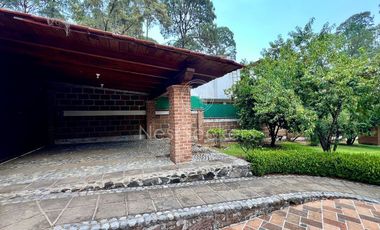 Casa en venta y renta de estilo rústico en Avándaro